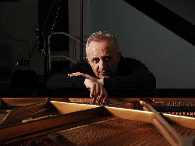 Bramwell Tovey at the piano